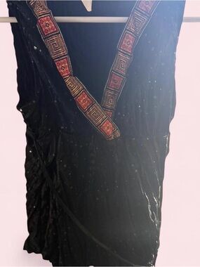 Embroidered V-Neck Evening Blouse - Black